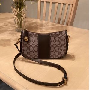 Coach Swinger in Signature Jacquard